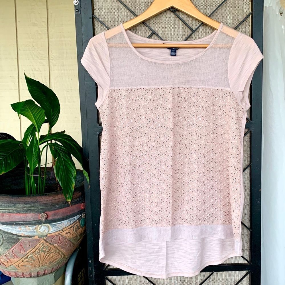 American
Eagle Pink Dressy Short Sleeved Shirt M